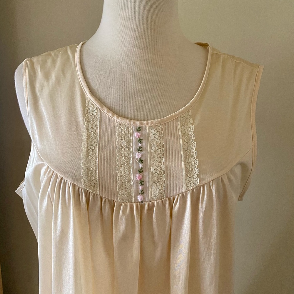 Sleeveless Cream Nightgown with Pink Rose Embroidery